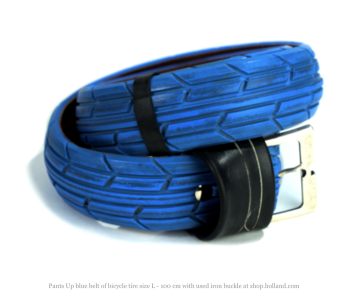 Pants up riem van fietsband blauw Large 100 cm met gebruikt ijzeren gesp