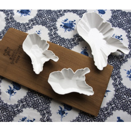 Diese keramik Design-Schale hat ein einzigartiges Design: im Rand erkennt man die markanten Konturen der Niederlande