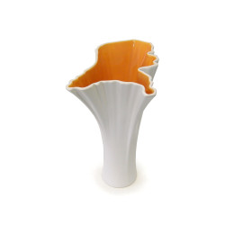 Oranje met wit vaas in de vorm van Nederland, ontwerp Sander Alblas