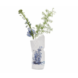 Paper Vase Cover in delfts blauw van Pepe Heykoop en Tiny Miracles Foundation 