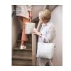 Stijlvolle handtas en compacte shopper 'Petite' van Handed By is een moderne tas voor 70% gemaakt van gerecycled polyethyleen met PU-leren hengsels