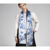 Prachtige 100% zijde shawl met delfts blauwe motieven - een unieke souvenir van betekenis